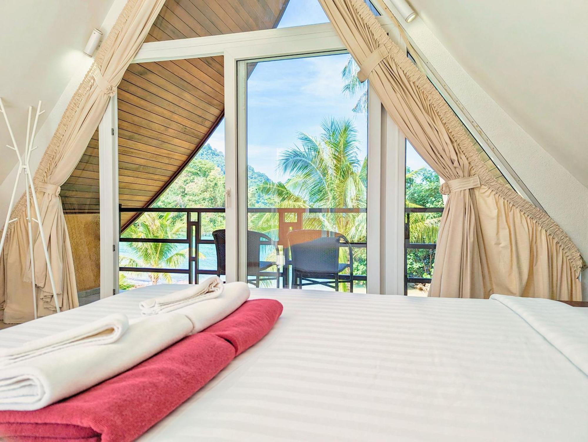 Half Moon Beach Villa - By Kohchangvillas Ко Чанг Экстерьер фото